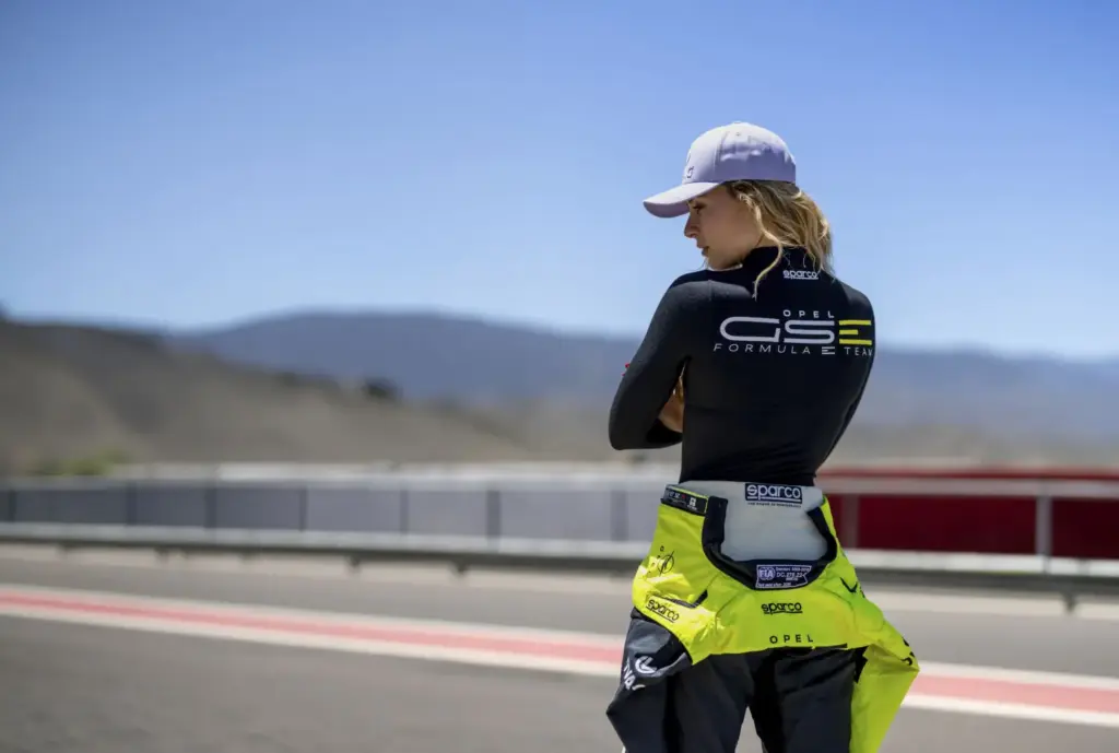 Opel se alía con Sparco para vestir a su equipo de Fórmula E con la mejor tecnología italiana 1 Motor16 Sophia Flörsch, Opel GSE Formula E Team
