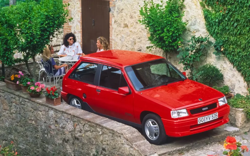Opel Corsa GSE, el deportivo eléctrico que continúa la saga de los GSi y OPC 10 Motor16 Opel Corsa A GSi Motor16