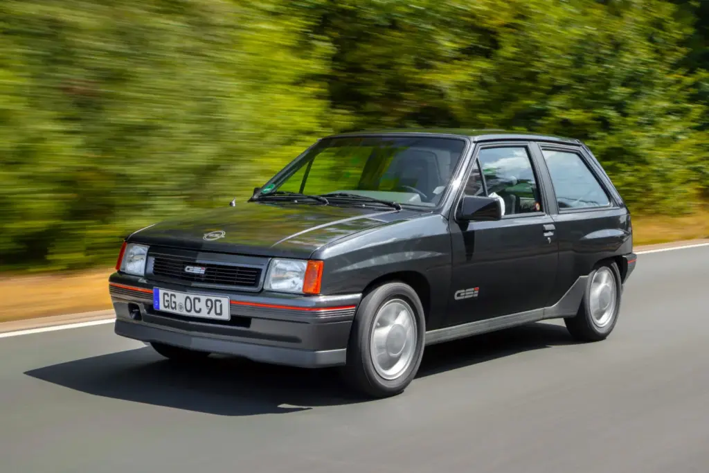Opel Corsa GSE, el deportivo eléctrico que continúa la saga de los GSi y OPC 9 Motor16 Opel Corsa A GSi2 Motor16