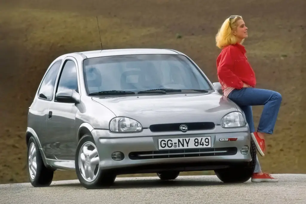 Opel Corsa GSE, el deportivo eléctrico que continúa la saga de los GSi y OPC 4 Motor16 Opel Corsa B GSi Motor16