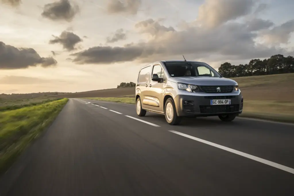 PEUGEOT PARTNER 2021 Motor16
