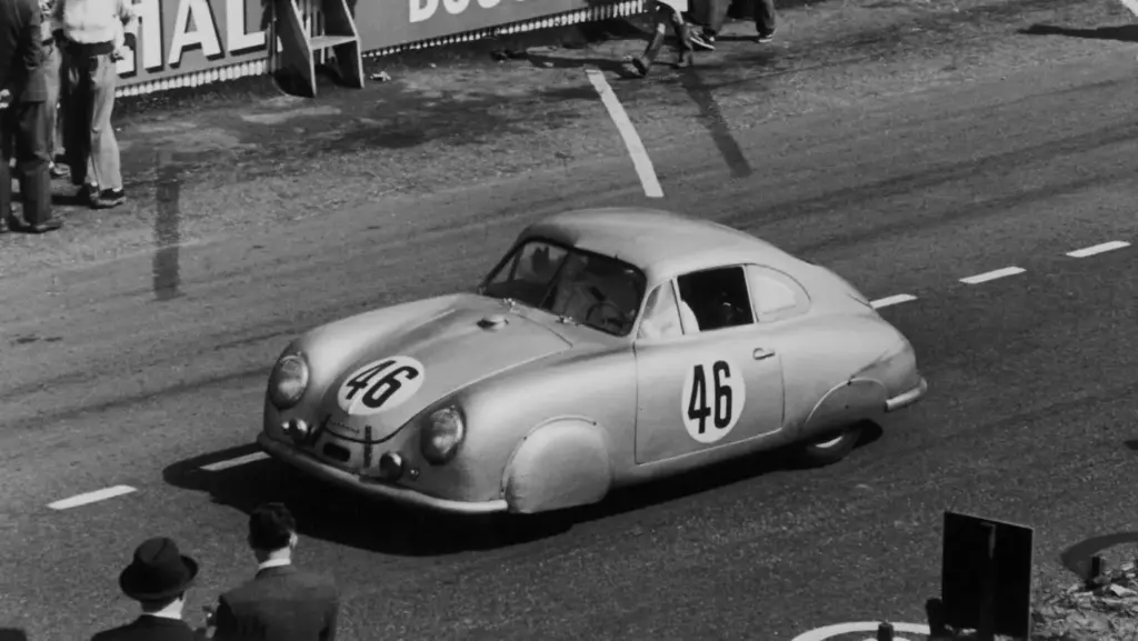Thornley Kelham reinterpreta el 356A, el primer coche de competición de Porsche 1 Motor16 PORSCHE 356 SL 1951 Motor16