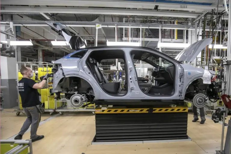 Renault Group alcanza el millón de coches eléctricos «Made in France» y cambia el mapa industrial del país en 15 años