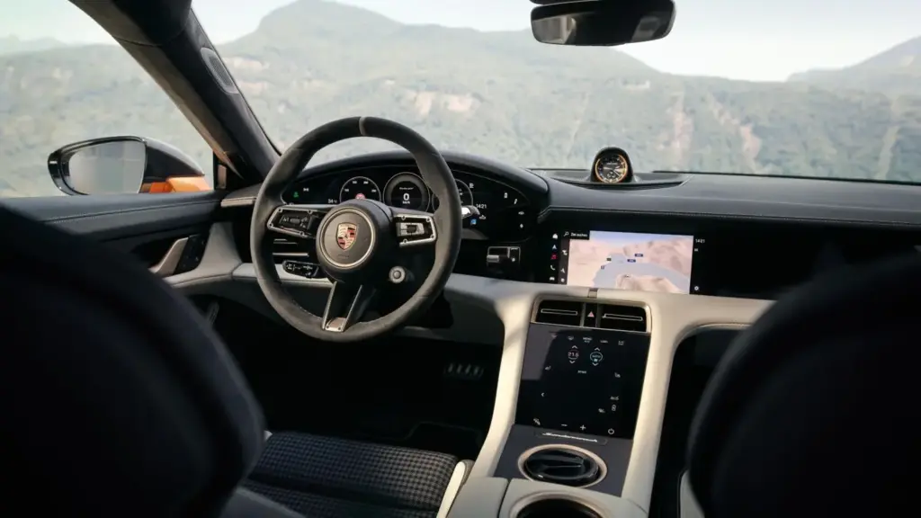 Porsche Taycan Turbo GT Sonderwunsch: así es el eléctrico de 1.108 CV convertido en pieza única de colección 3 Motor16 Porsche Taycan Turbo GT Sonderwunsch 13 Motor16