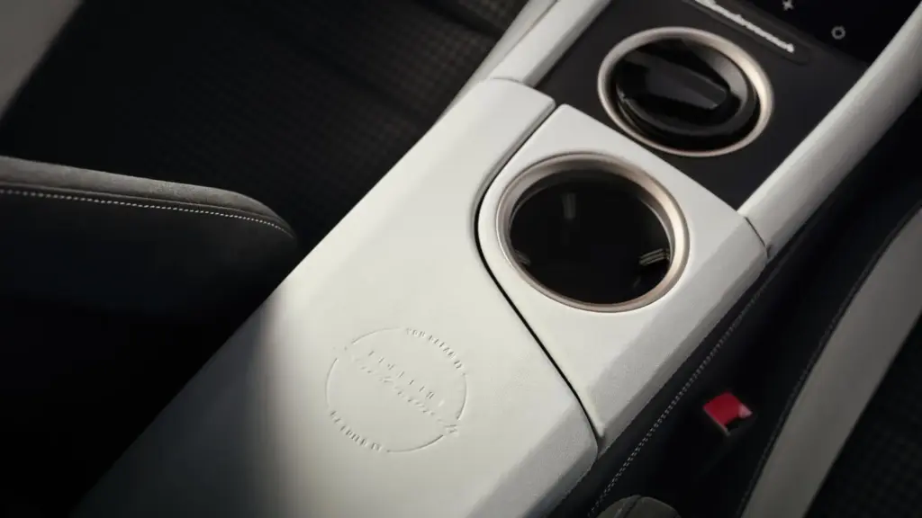 Porsche Taycan Turbo GT Sonderwunsch: así es el eléctrico de 1.108 CV convertido en pieza única de colección 20 Motor16 Porsche Taycan Turbo GT Sonderwunsch 16 Motor16