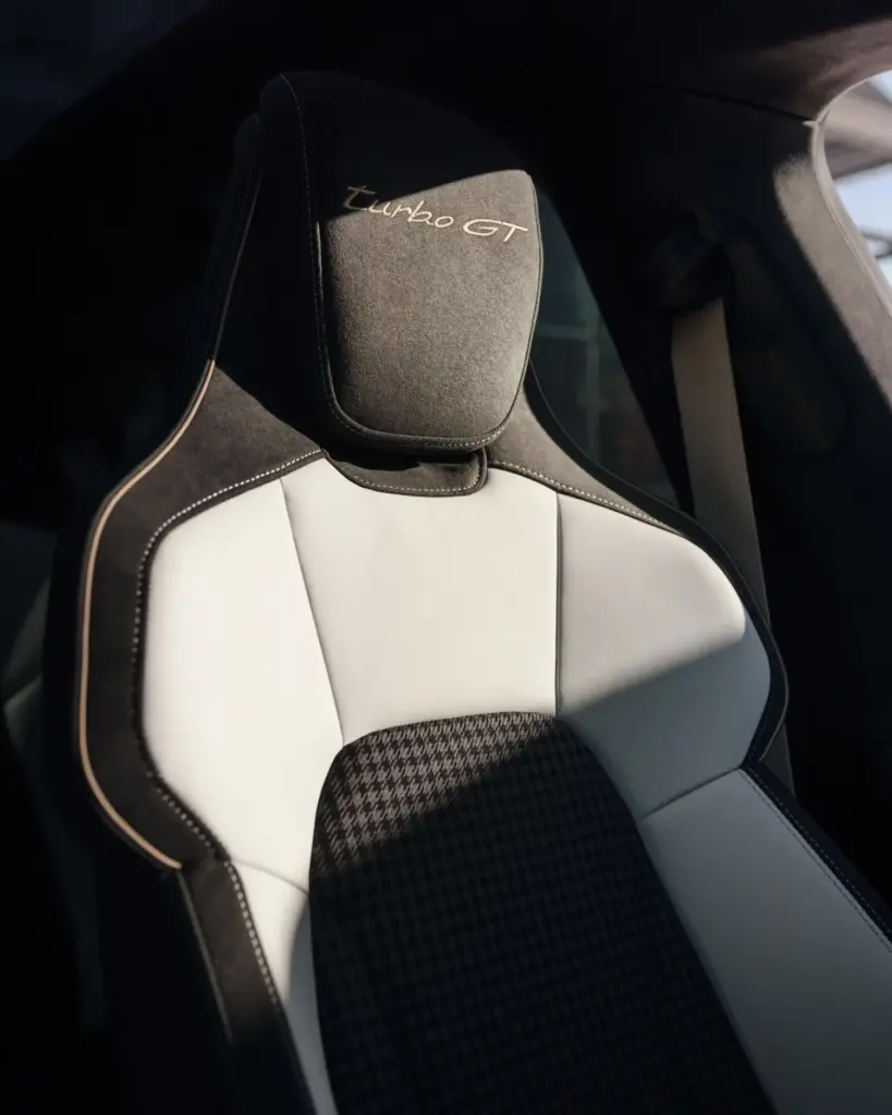 Porsche Taycan Turbo GT Sonderwunsch: así es el eléctrico de 1.108 CV convertido en pieza única de colección 21 Motor16 Porsche Taycan Turbo GT Sonderwunsch 17 Motor16