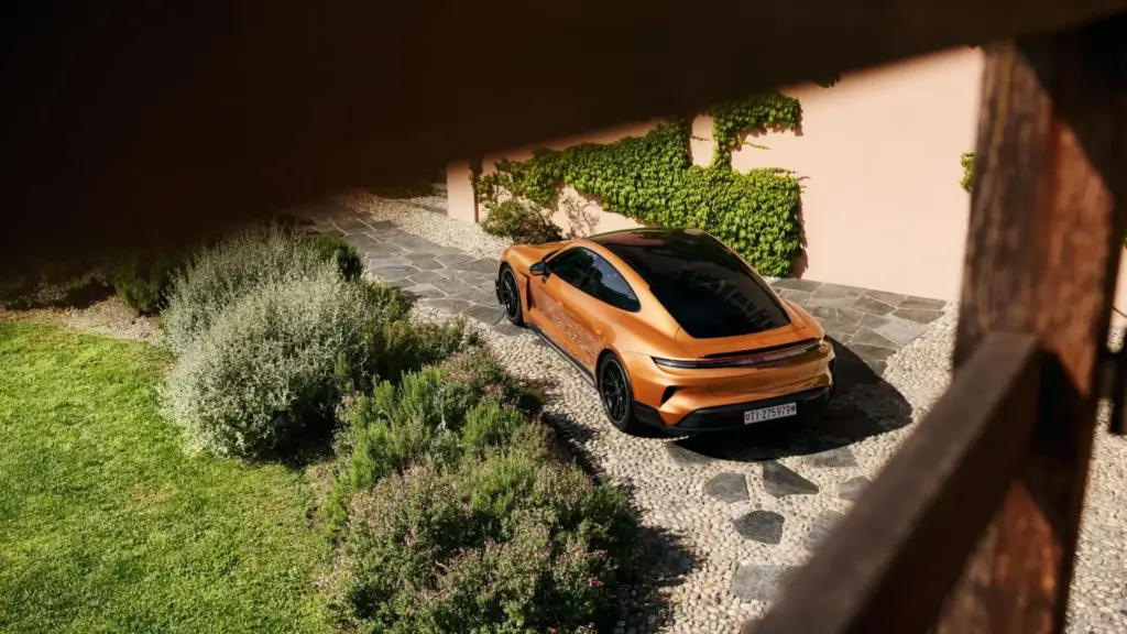 Porsche Taycan Turbo GT Sonderwunsch: así es el eléctrico de 1.108 CV convertido en pieza única de colección 6 Motor16 Porsche Taycan Turbo GT Sonderwunsch 2 Motor16