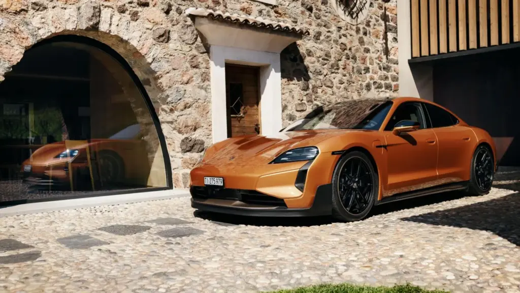 Porsche Taycan Turbo GT Sonderwunsch: así es el eléctrico de 1.108 CV convertido en pieza única de colección 4 Motor16 Porsche Taycan Turbo GT Sonderwunsch 3 Motor16