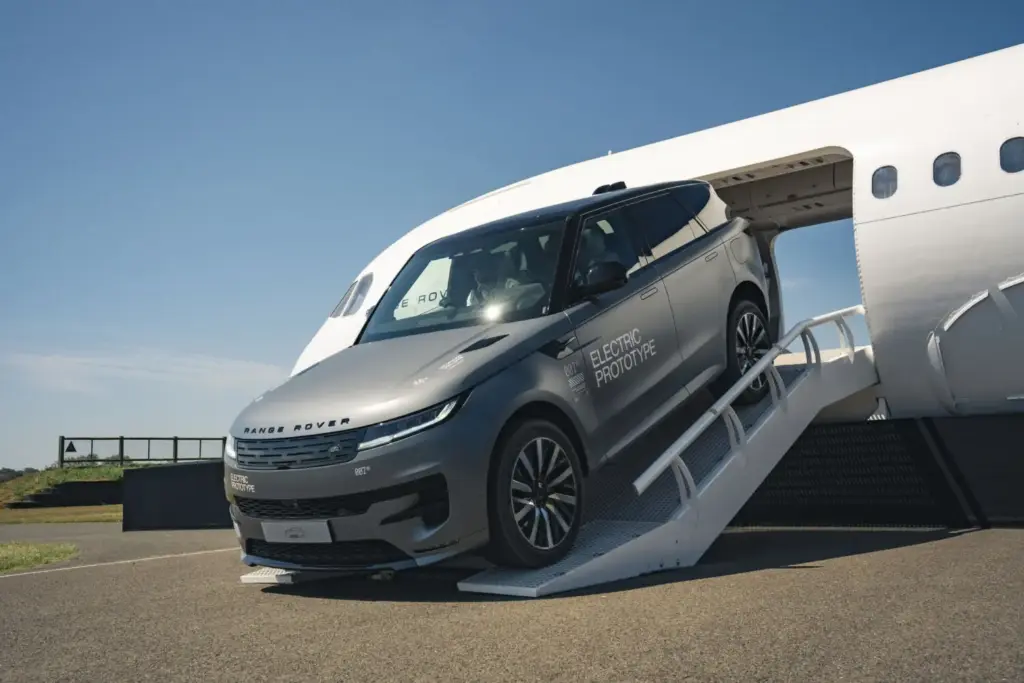 Range Rover confirma la llegada del Sport Electric, su segundo modelo eléctrico de batería 16 Motor16 RANGE ROVER SPORT ELECTRIC 13 Motor16