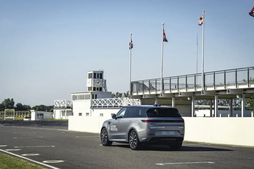 Range Rover confirma la llegada del Sport Electric, su segundo modelo eléctrico de batería 21 Motor16 RANGE ROVER SPORT ELECTRIC 18 Motor16