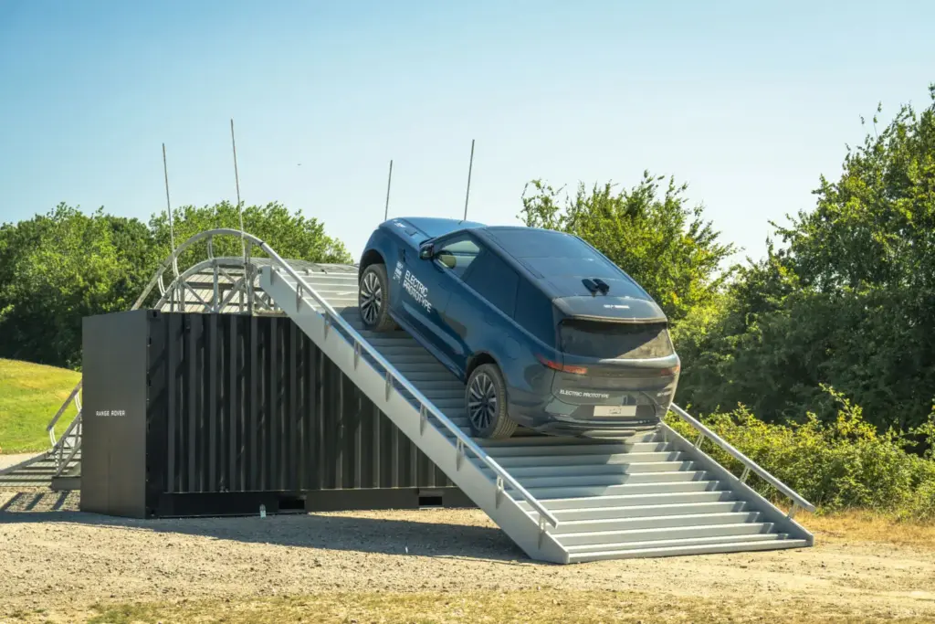 Range Rover confirma la llegada del Sport Electric, su segundo modelo eléctrico de batería 25 Motor16 RANGE ROVER SPORT ELECTRIC 22 Motor16