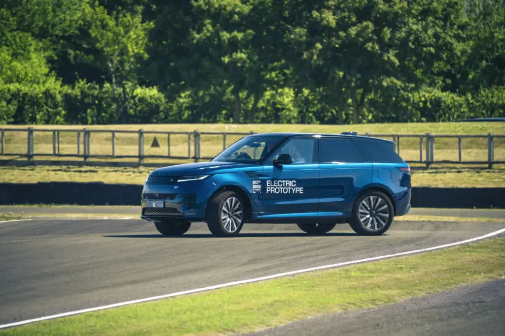 Range Rover confirma la llegada del Sport Electric, su segundo modelo eléctrico de batería 9 Motor16 RANGE ROVER SPORT ELECTRIC 6 Motor16
