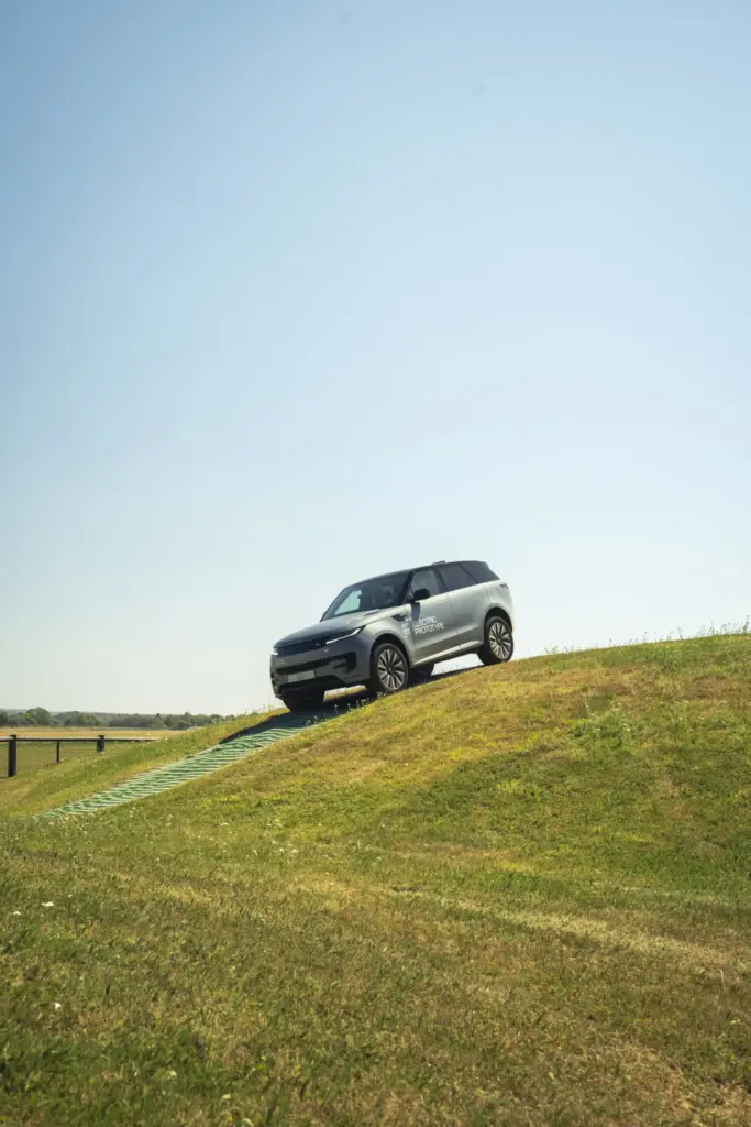 Range Rover confirma la llegada del Sport Electric, su segundo modelo eléctrico de batería 3 Motor16 RANGE ROVER SPORT ELECTRIC 7 Motor16