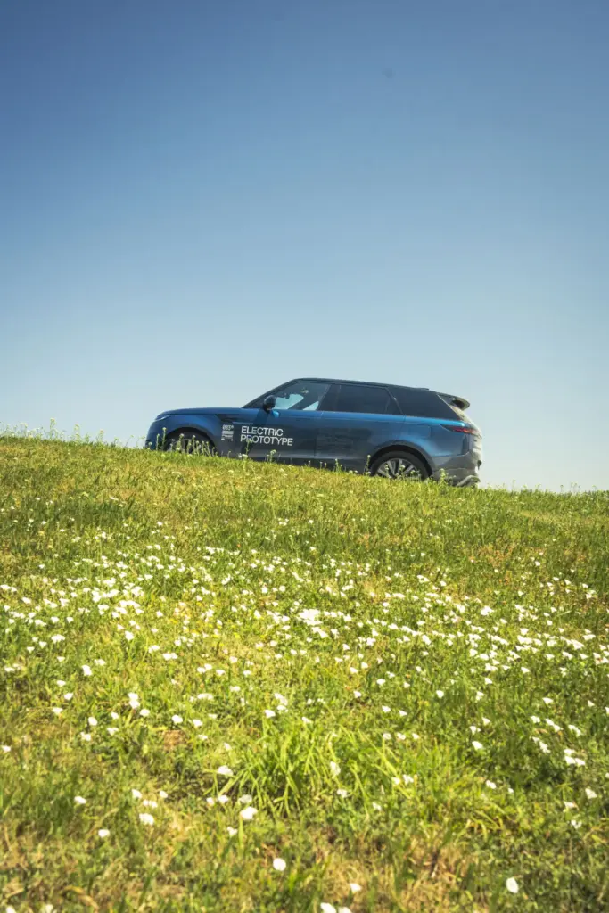 Range Rover confirma la llegada del Sport Electric, su segundo modelo eléctrico de batería 11 Motor16 RANGE ROVER SPORT ELECTRIC 8 Motor16
