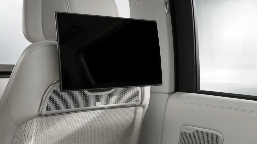 RANGE ROVER SV ULTRA PEBBLE BEACH 11 Motor16