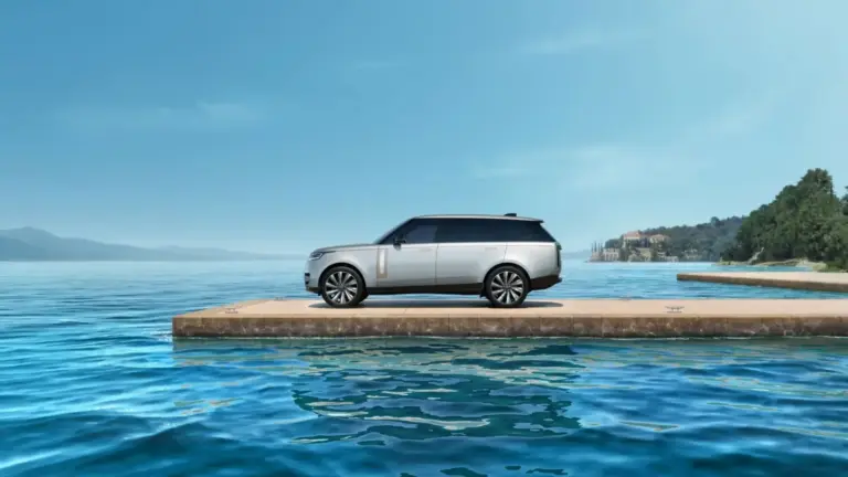 Range Rover convierte Cerdeña en su nuevo santuario de lujo este verano