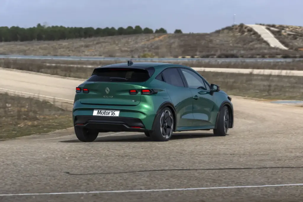 Comparativa Renault Clio Full Hybrid e-TECH Techno / Toyota Yaris Hybrid 130 Style 5 Motor16 Renault Clio Full Hybrid e Tech 4 Motor16