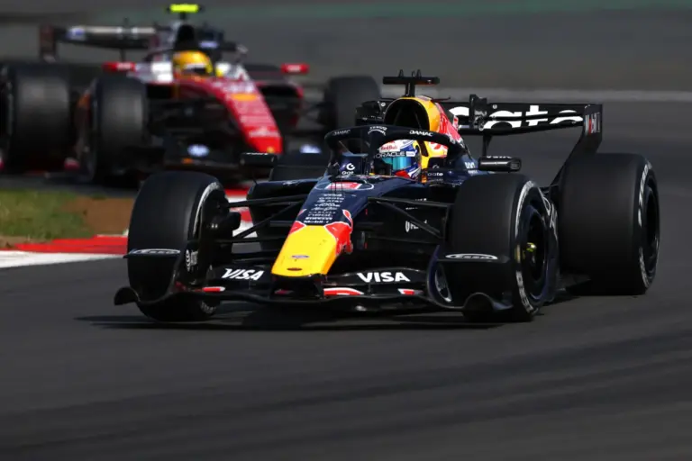 FIA reparte el token ADUO F1 2026 y Red Bull Ford se queda sin margen ante Verstappen