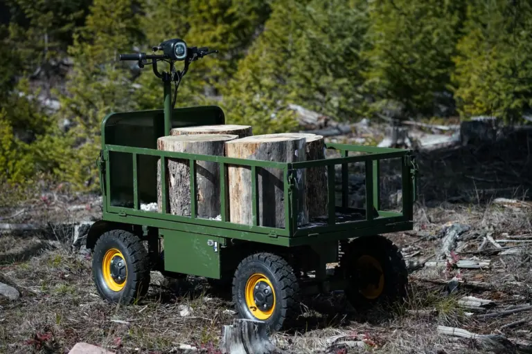 El StepRanger, el microtruck eléctrico que cabe en la cama de una pick-up y sortea las normas de homologación en EEUU