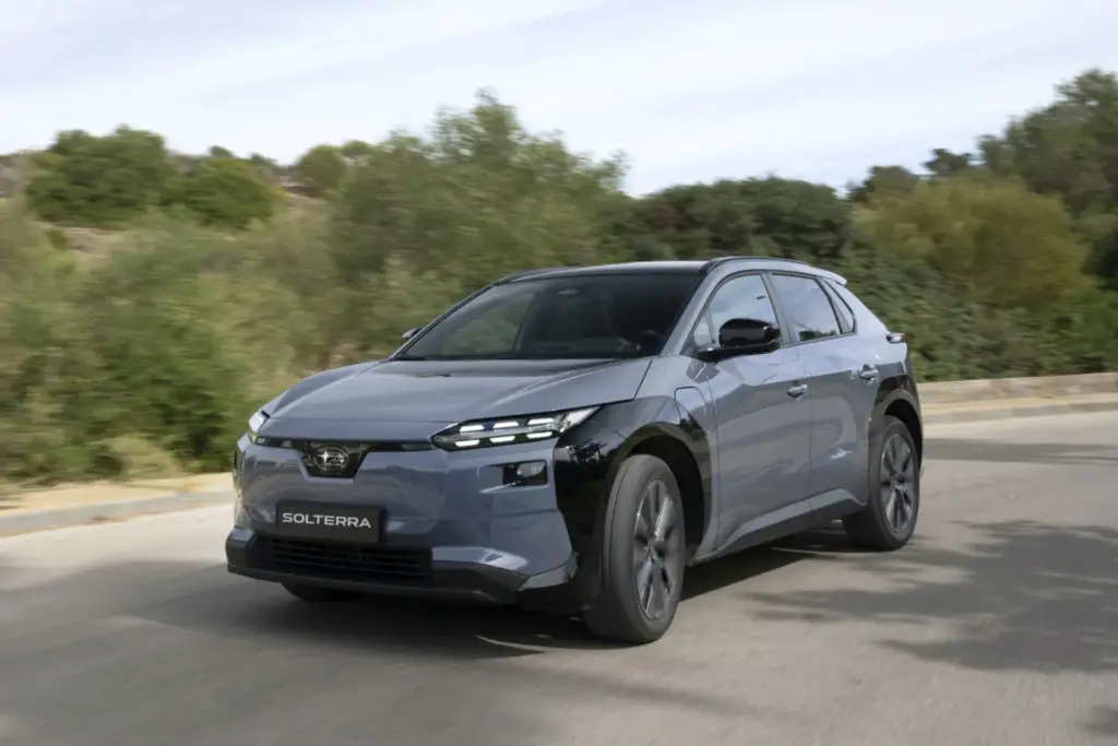 Subaru acelera su ofensiva eléctrica. Detalles y precios de sus nuevos Uncharted, E-Outback y Solterra 24 Motor16 Subaru Solterra 1 Motor16