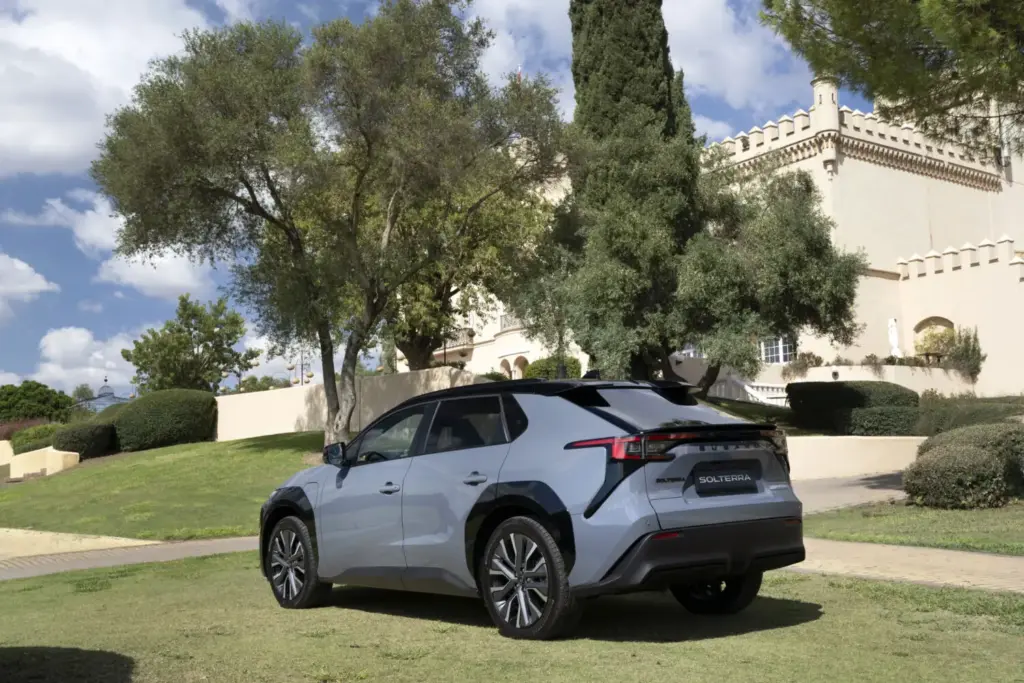Subaru acelera su ofensiva eléctrica. Detalles y precios de sus nuevos Uncharted, E-Outback y Solterra 4 Motor16 Subaru Solterra