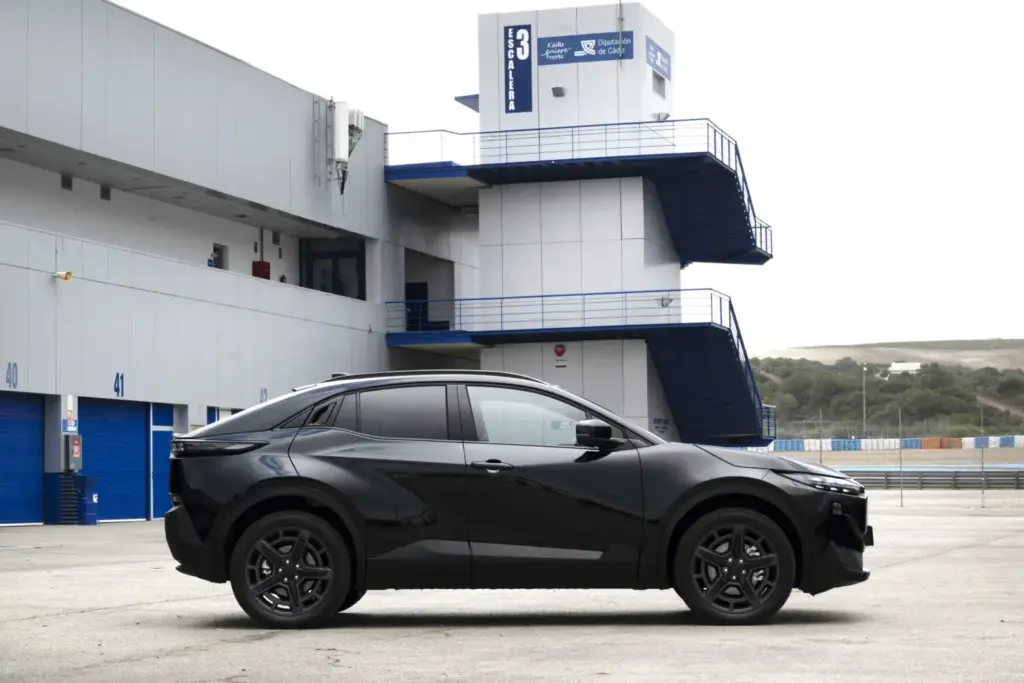 Subaru acelera su ofensiva eléctrica. Detalles y precios de sus nuevos Uncharted, E-Outback y Solterra 29 Motor16 Subaru Uncharted 2 Motor16