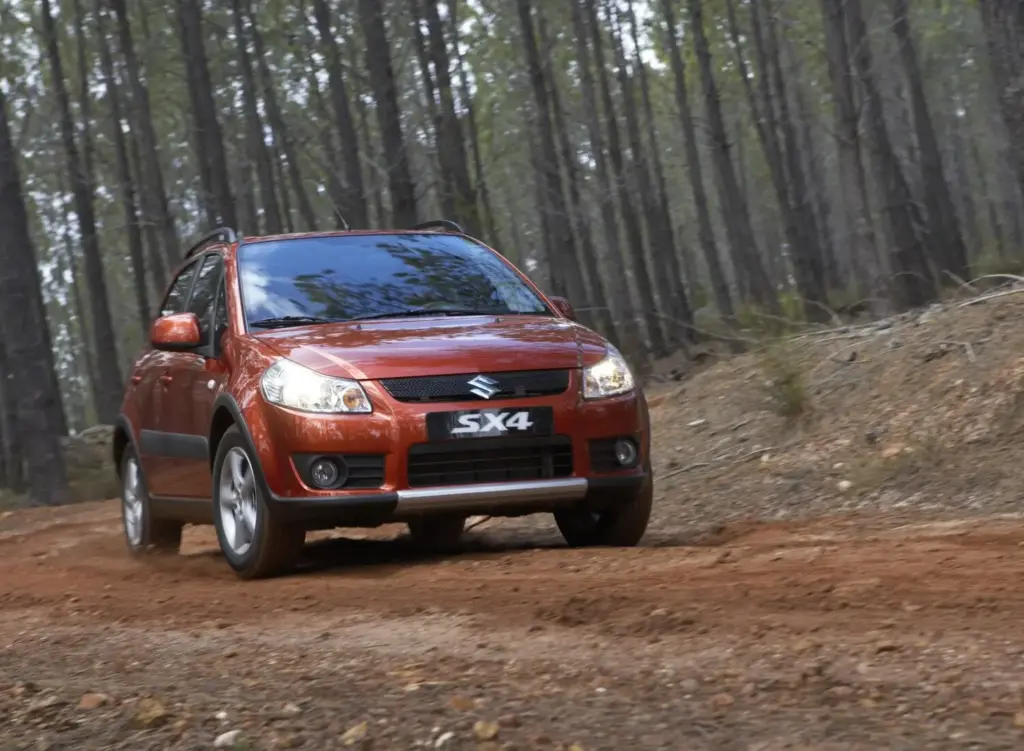 Suzuki S-Cross: dos décadas de evolución para uno de los pioneros del SUV compacto 5 Motor16 Suzuki SX4 1 Motor16