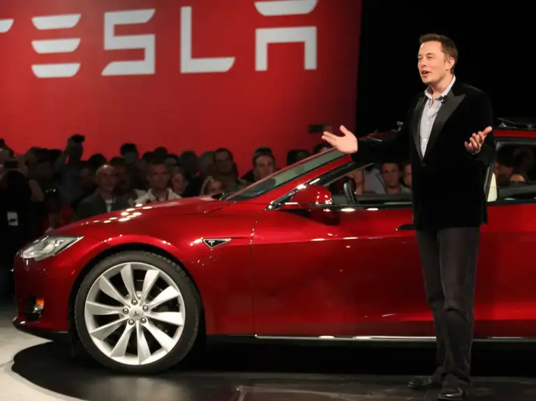 Demanda contra Tesla de 10 millones por un test drive en modo Insane que acabó en accidente