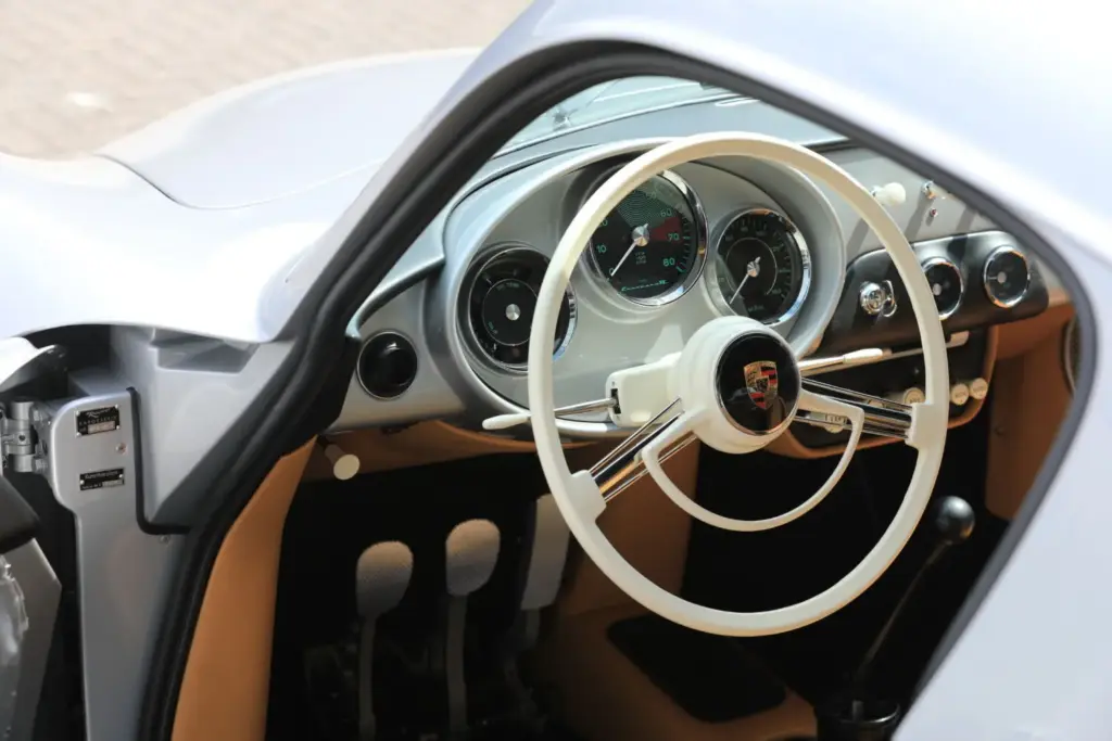 Thornley Kelham reinterpreta el 356A, el primer coche de competición de Porsche 3 Motor16 Thornley Kelham 356 European SL 20 Motor16