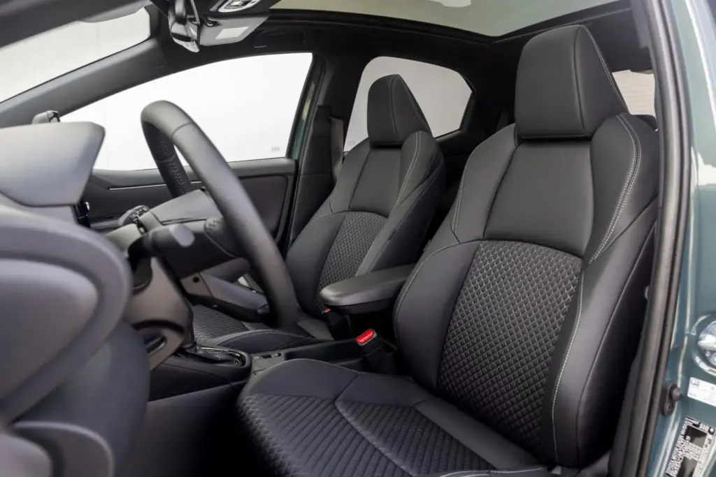 Comparativa Renault Clio Full Hybrid e-TECH Techno / Toyota Yaris Hybrid 130 Style 55 Motor16 Toyota Yaris 130H 16 Motor16