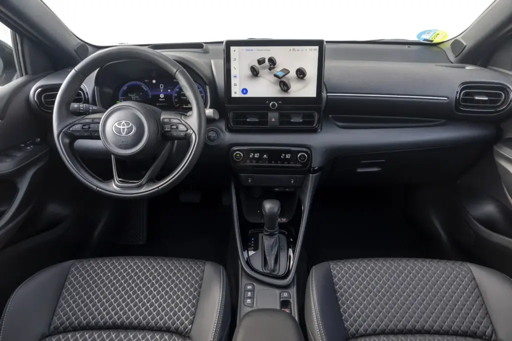 Comparativa Renault Clio Full Hybrid e-TECH Techno / Toyota Yaris Hybrid 130 Style 8 Motor16 Toyota Yaris 130H 19 Motor16