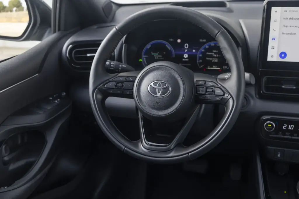 Comparativa Renault Clio Full Hybrid e-TECH Techno / Toyota Yaris Hybrid 130 Style 59 Motor16 Toyota Yaris 130H 20 Motor16