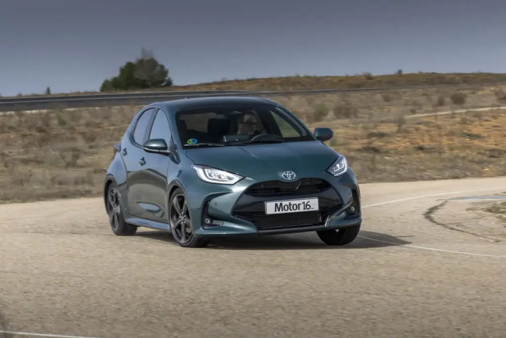 Comparativa Renault Clio Full Hybrid e-TECH Techno / Toyota Yaris Hybrid 130 Style 3 Motor16 Toyota Yaris 130H 3 Motor16