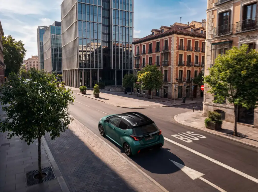 Toyota Yaris Hybrid 2026: el urbano híbrido que sigue marcando el paso en verano 5 Motor16 Toyota Yaris 2026 2 Motor16