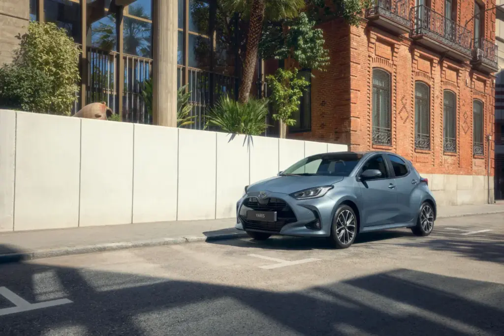 Toyota Yaris Hybrid 2026: el urbano híbrido que sigue marcando el paso en verano 7 Motor16 Toyota Yaris 2026 4 Motor16