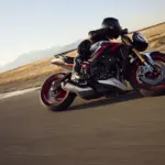 Triumph lanza la Street Triple 765 RX, naked deportiva limitada a un año con Öhlins y 130 CV
