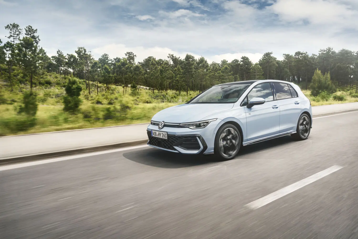 El Volkswagen Golf híbrido ‘tipo Toyota’ estrena 170 CV en Golf y T-Roc con precio en España