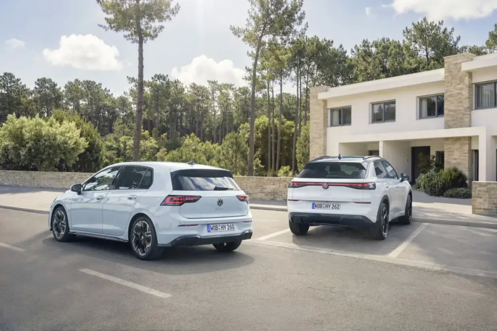 VOLKSWAGEN GOLF Y T ROC HYBRID 1 Motor16
