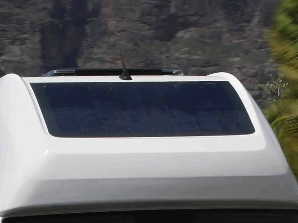 El Volkswagen Grand California y las placas solares con las que suma un 40% más de autonomía energética para viajar sin depender de enchufes 1 Motor16 VOLKSWAGEN GRAND CALIFORNIA SOLAR 2 Motor16