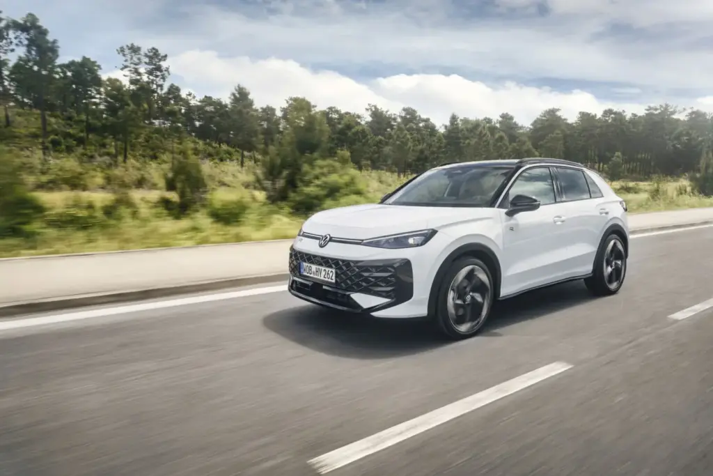 VOLKSWAGEN T ROC HYBRID 1 Motor16