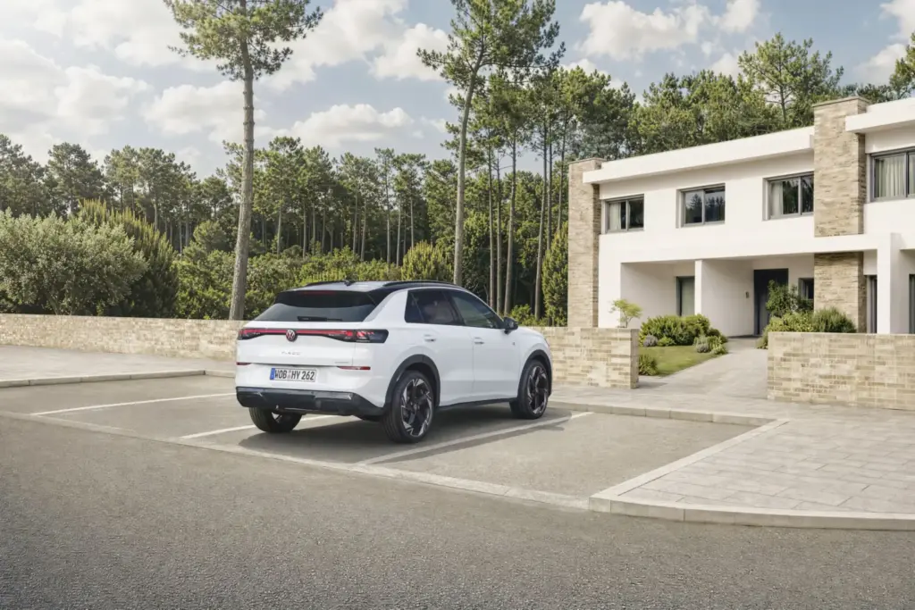 VOLKSWAGEN T ROC HYBRID 3 Motor16