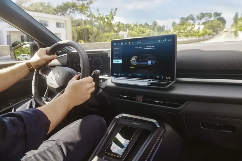 VOLKSWAGEN T ROC HYBRID 5 Motor16