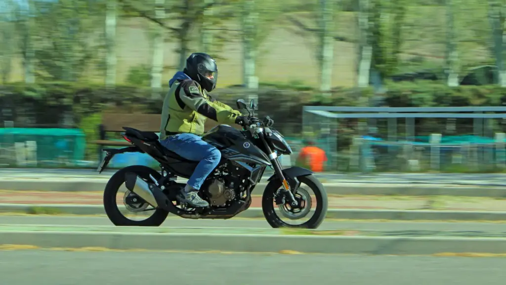 Prueba de la Voge 625R: Cuando lo importante es la diversión 2 Motor16 Voge 625R prueba 1 Motor16