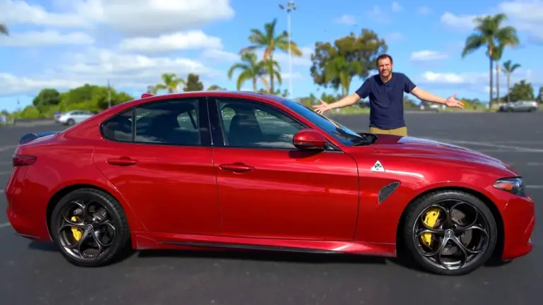 El Alfa Romeo Giulia Quadrifoglio 2017 es una ganga de 20.000 dólares según Doug DeMuro