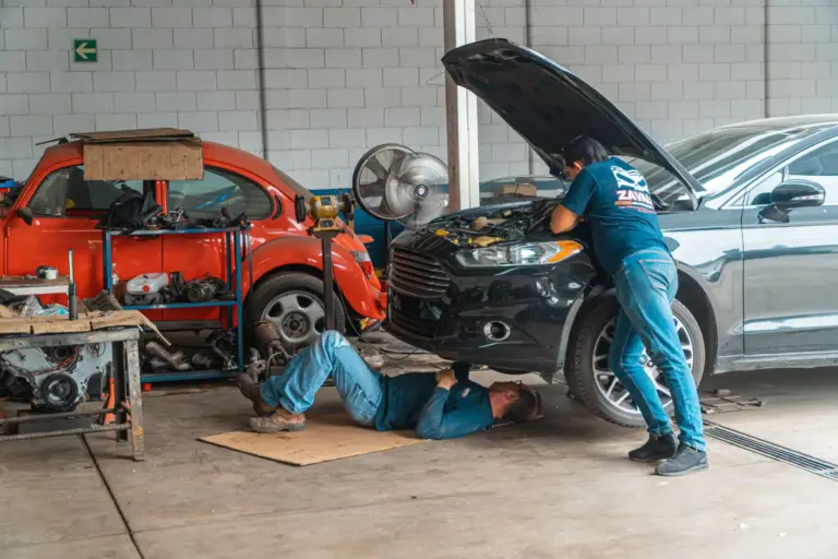 Apagar el coche en verano: la costumbre que puede dañar el motor y costar 2.000 euros