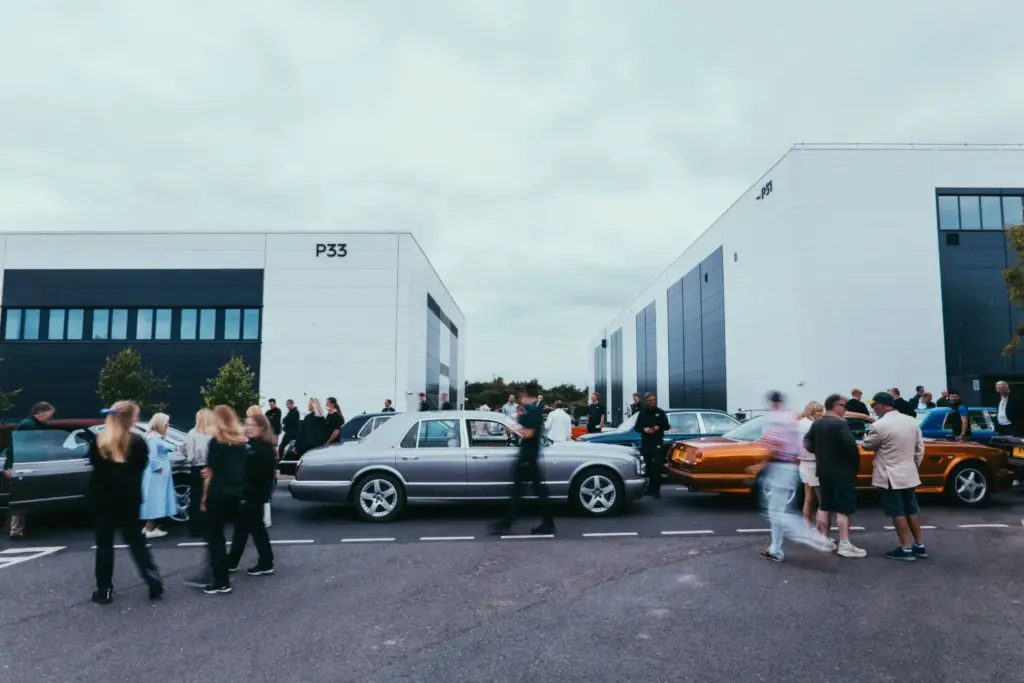 Bentley crea un Continental GTC único para conmemorar 80 años de artesanía en Crewe
