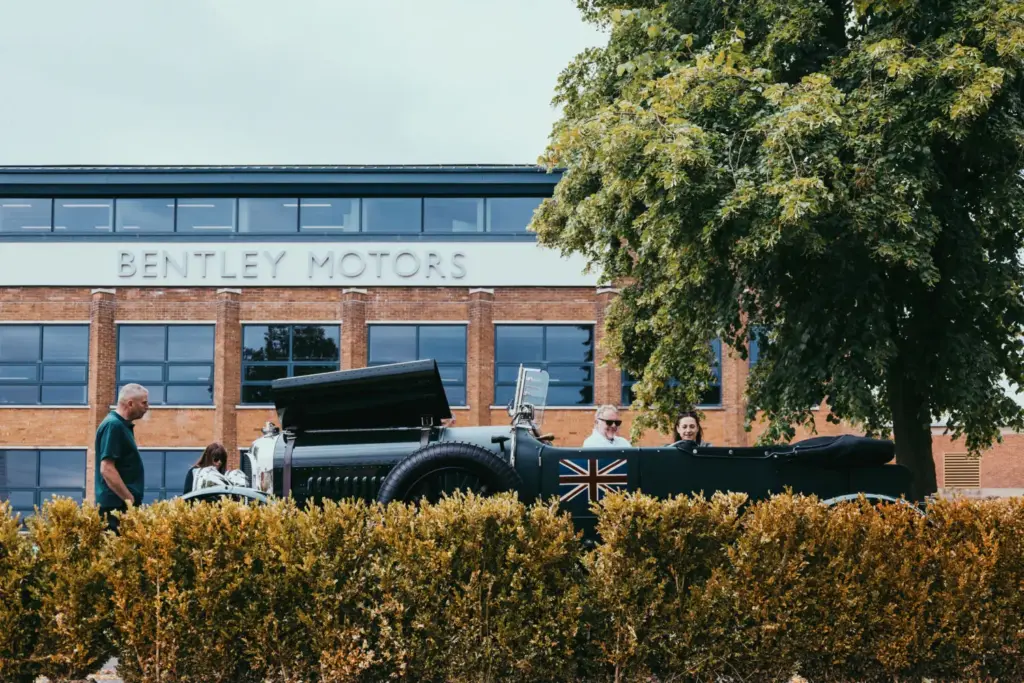 Bentley crea un Continental GTC único para conmemorar 80 años de artesanía en Crewe
