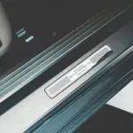 Bentley Torcal sustituye el rugido del V8 por una orquesta de percusión: tambores, viola y bajo para su primer eléctrico