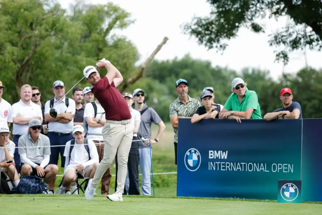El nuevo X5 M60e xDrive, premio al hoyo en uno en el BMW International Open 2026 de golf 3 Motor16 BMW, golf