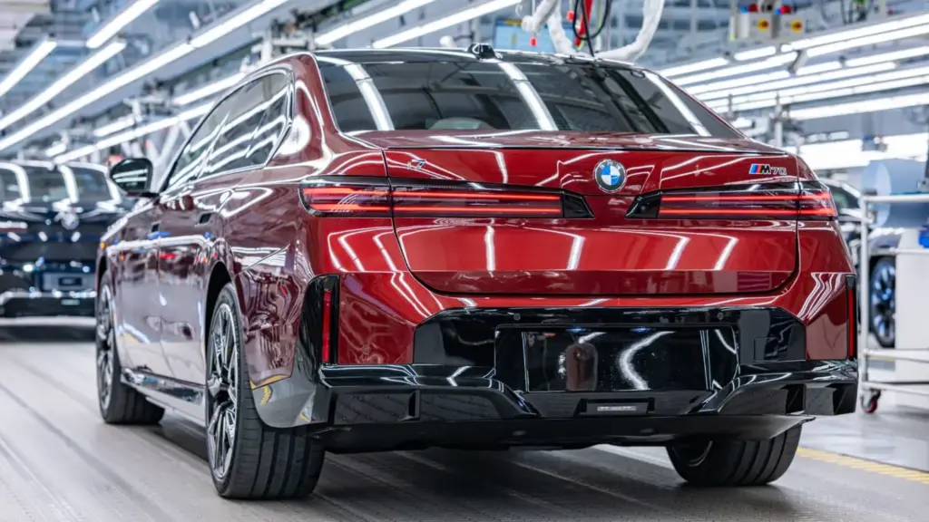 El renovado BMW Serie 7 inicia su producción en Dingolfing 2 Motor16 El renovado BMW Serie 7 inicia su producción en Dingolfing